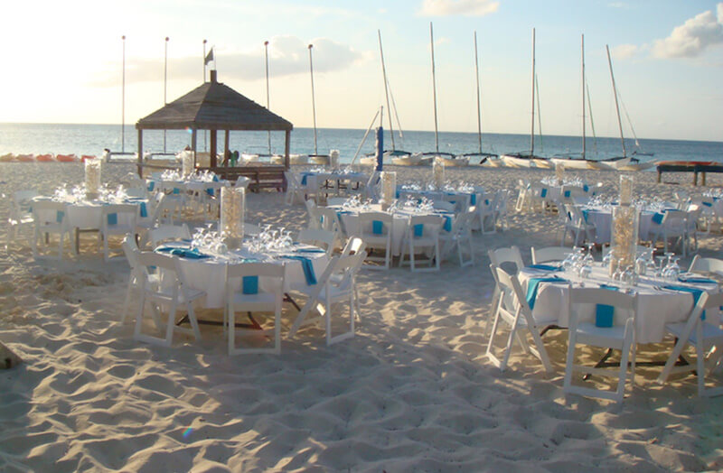 hochzeit-dinner-strand-karibik