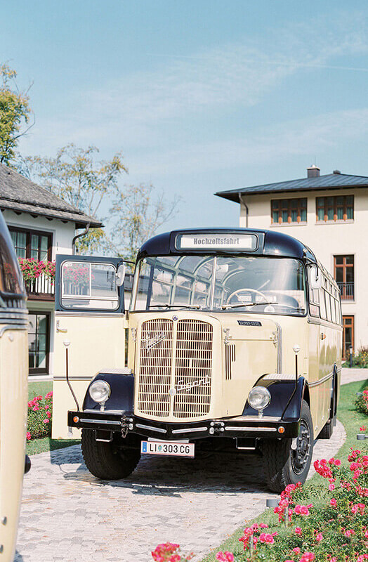 salzburg-hochzeitsbus-hochzeitsideen-ouiweddings